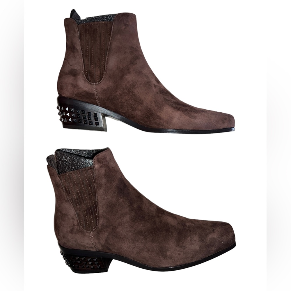 🤎 NIB! Donald Pliner Suede Stud Booties - Picture 4 of 13